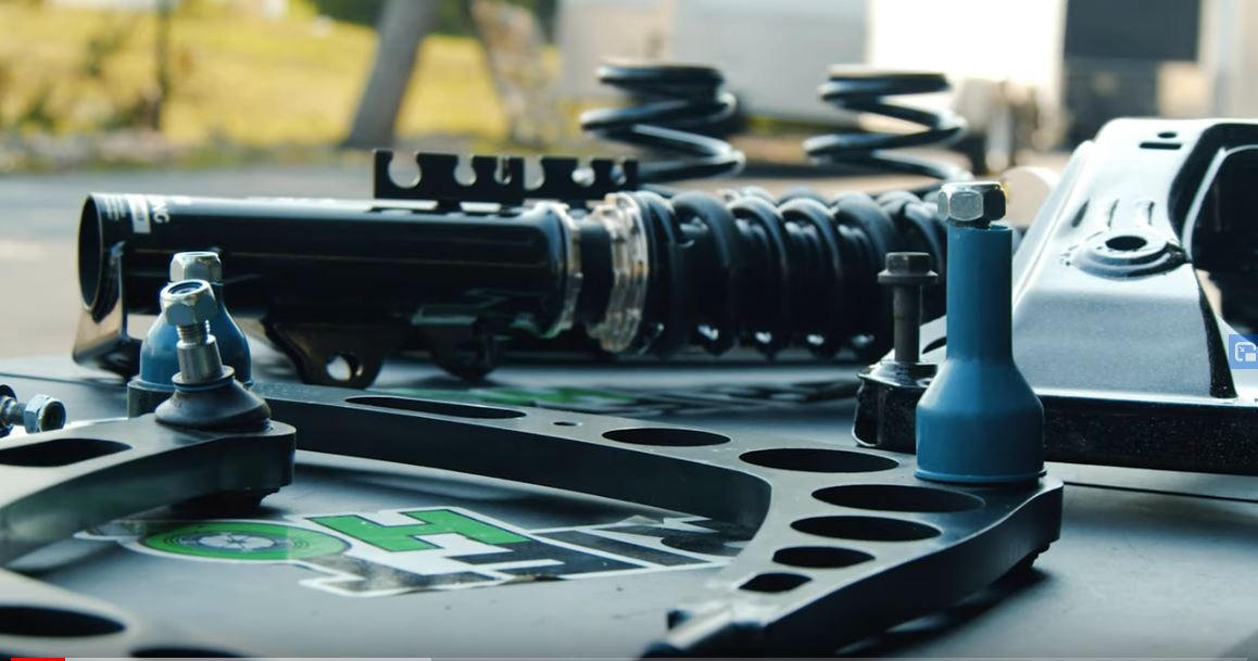 DriftHQ installs BMW E36 steering wheel from CNC71