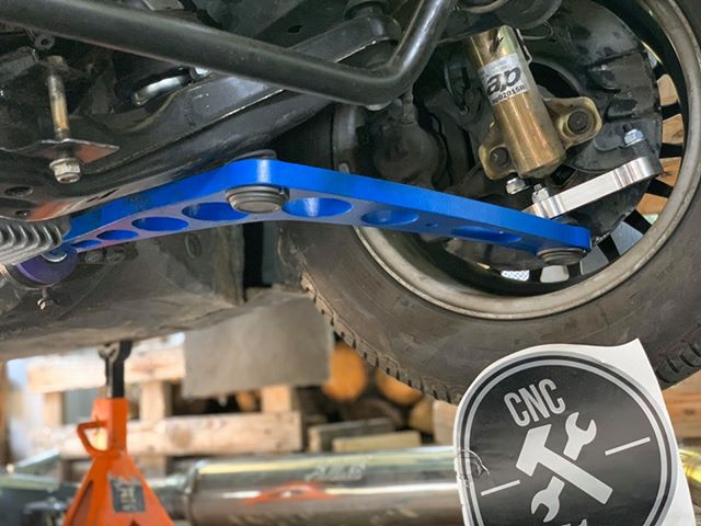 CARPARTED installs CNC71 steering kit for BMW E36