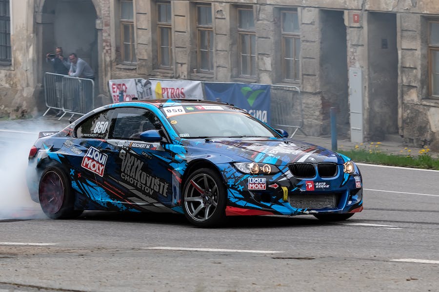 How to reduce the weight of a drift car?